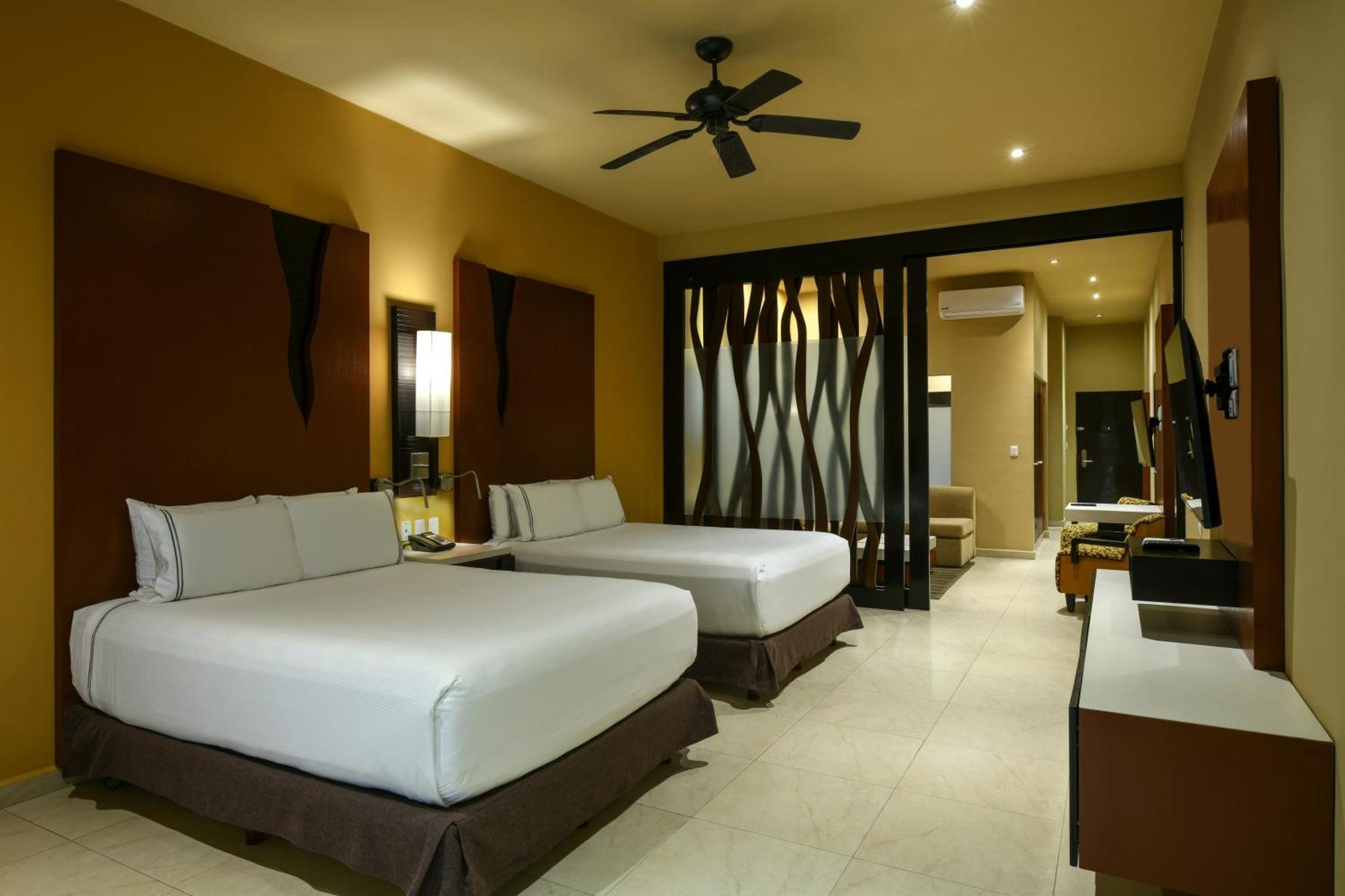 Generations Riviera Maya Family Resort Catamaran, Water Park & More Inclusive ปัวร์โตโมเรลอส ภายนอก รูปภาพ